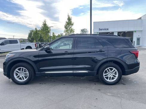 Used 2025 Ford Explorer Active AWD/4WD image 39