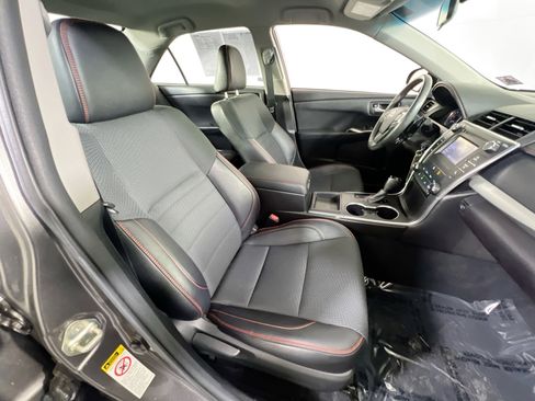 Used 2017 Toyota Camry SE image 24