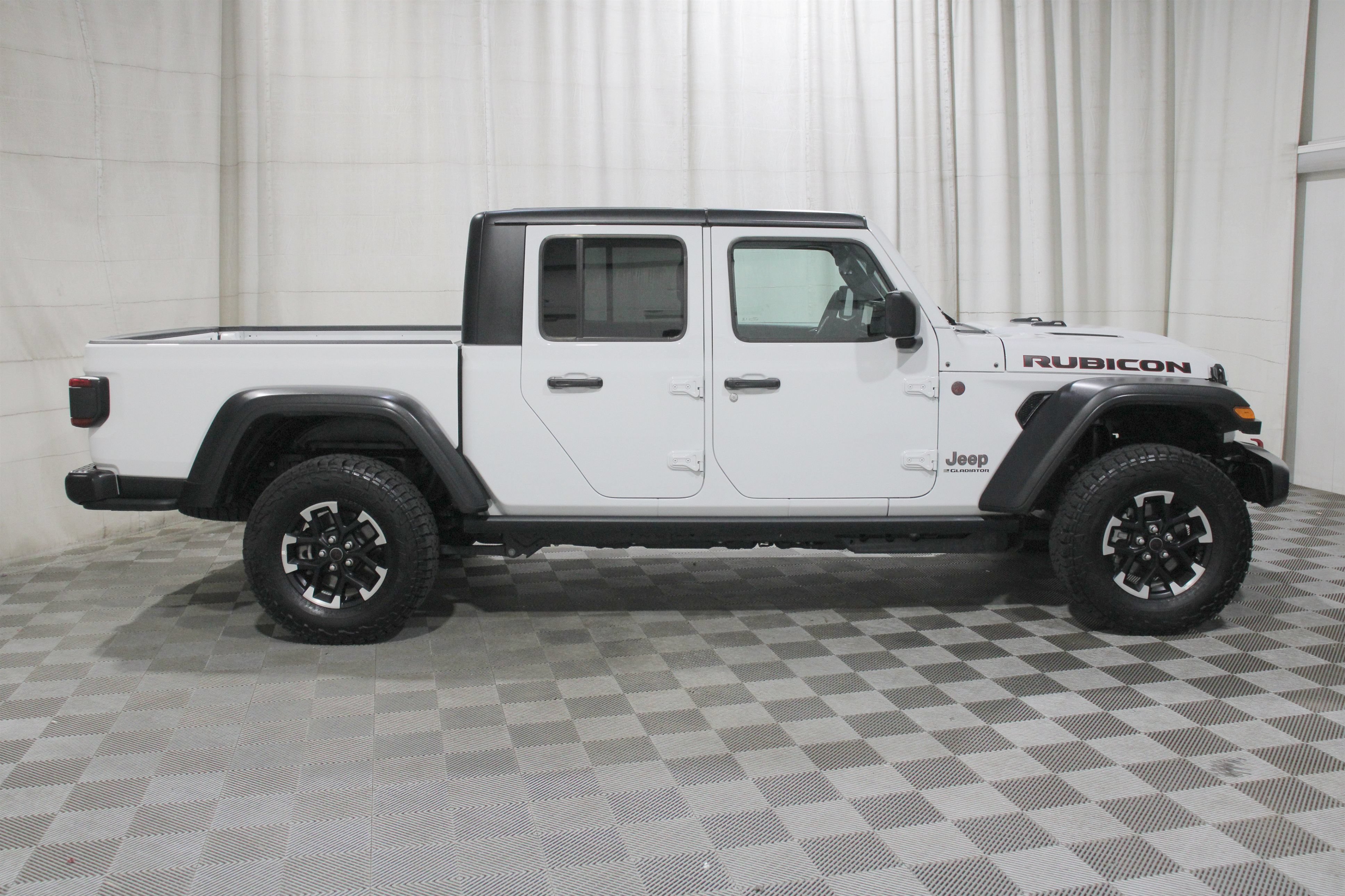 Used 2026 Jeep Gladiator Rubicon w/ Steel Power Dome Hood Package AWD/4WD image 33