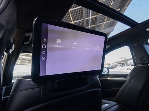 Used 2025 Cadillac Escalade Premium Luxury Platinum image 36