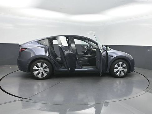 Used 2023 Tesla Model Y Long Range AWD/4WD image 36