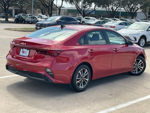 Used 2024 Kia Forte LXS image 5