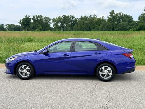 Used 2021 Hyundai Elantra SE FWD image 11