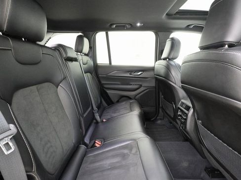 Used 2023 Jeep Grand Cherokee Altitude image 25