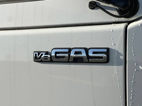 Used 2024 Isuzu NPR RWD image 18