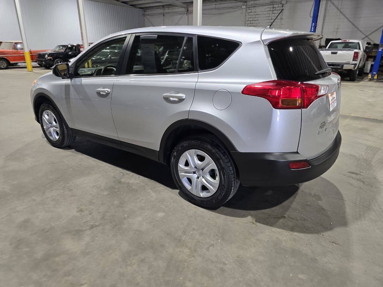 Used 2015 Toyota RAV4 LE AWD/4WD image 7