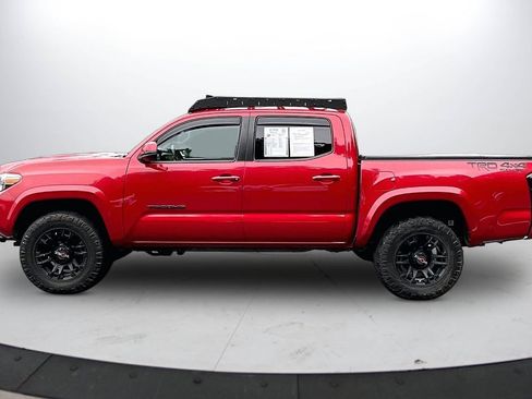 Used 2017 Toyota Tacoma TRD Off-Road AWD/4WD image 5