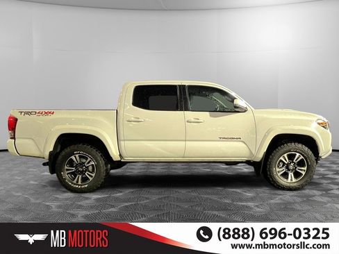 Used 2017 Toyota Tacoma TRD Sport image 2