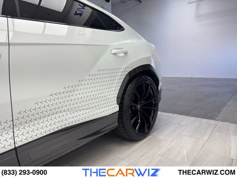 Used 2020 Lamborghini Urus image 19