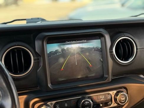 Used 2022 Jeep Wrangler Unlimited Sahara w/ Cold Weather Group image 5