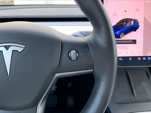 Used 2021 Tesla Model Y Long Range AWD/4WD image 25