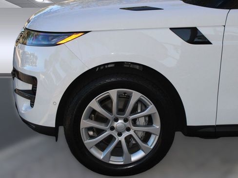 Used 2024 Land Rover Range Rover Sport SE image 12