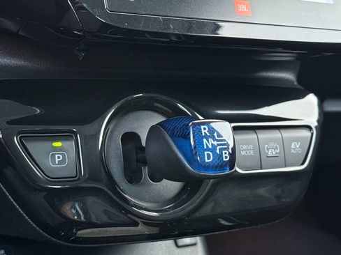 Used 2017 Toyota Prius Prime Advanced image 27