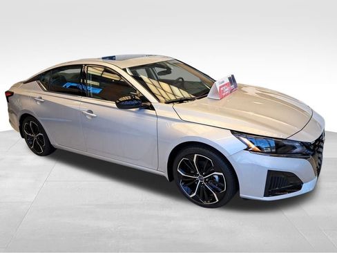 New 2025 Nissan Altima 2.5 SR w/ SR Premium Package image 8