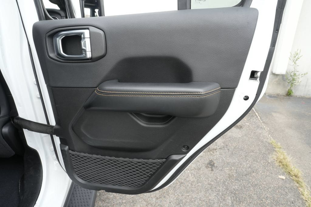 Used 2024 Jeep Wrangler Unlimited Sahara w/ Technology Group AWD/4WD image 37