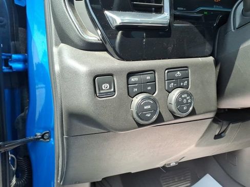 Used 2025 Chevrolet Silverado 1500 LT Trail Boss w/ Convenience Package II AWD/4WD image 17