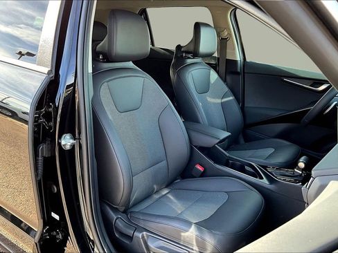 Used 2024 Kia Niro EX Touring image 7