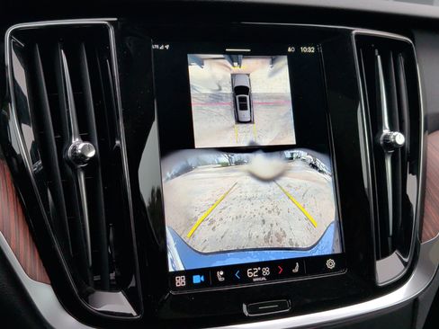 Used 2025 Volvo V60 B5 Cross Country Plus image 26