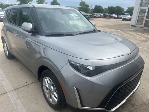 Certified 2025 Kia Soul LX w/ LX Technology Package image 3