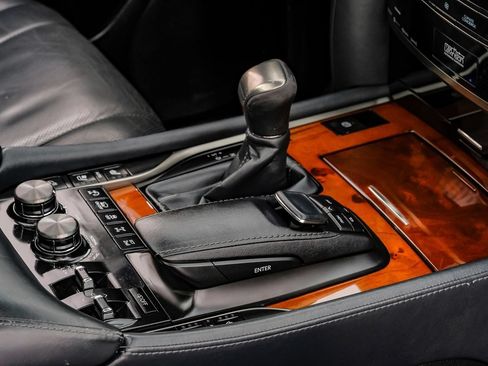 Used 2019 Lexus LX 570 4WD w/ Luxury Package image 20