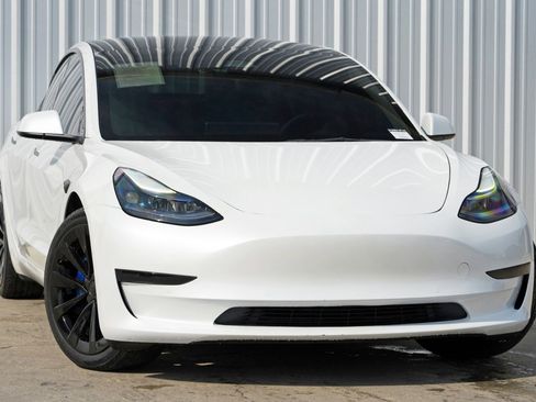 Used 2022 Tesla Model 3 image 4