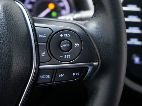 Used 2020 Toyota Camry XLE image 20