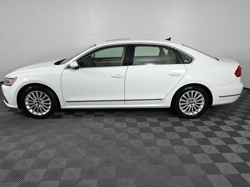 Used 2016 Volkswagen Passat 1.8T SE FWD image 3