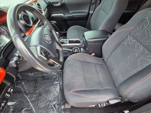 Certified 2017 Toyota Tacoma TRD Sport image 15