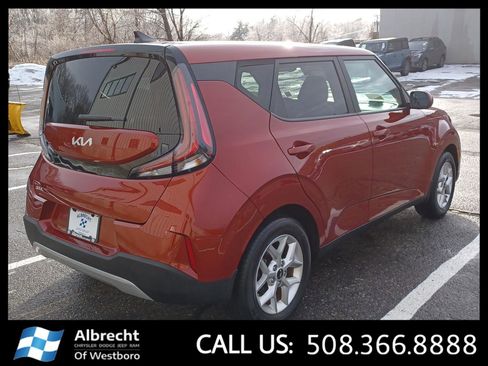Used 2023 Kia Soul LX w/ LX Technology Package image 5