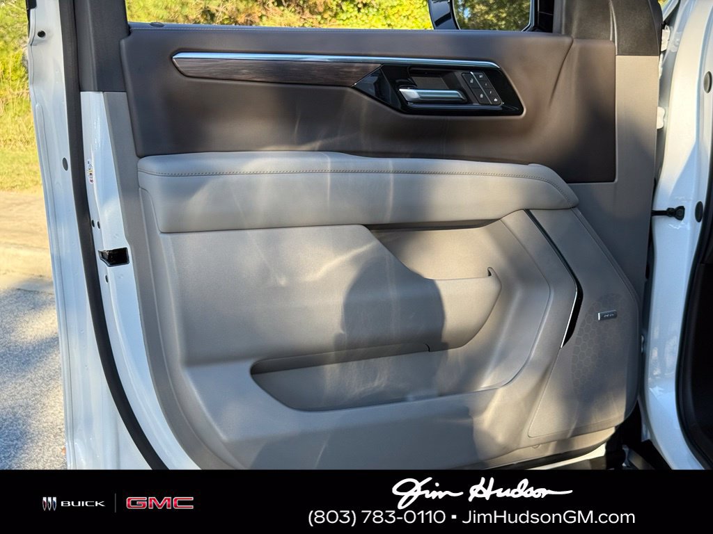 Used 2025 Chevrolet Suburban Z71 w/ Z71 Off-Road Package AWD/4WD image 19