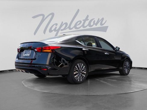 Used 2025 Nissan Altima 2.5 SV FWD image 9
