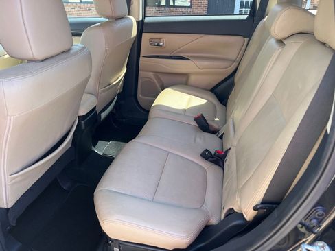 Used 2018 Mitsubishi Outlander SE image 11