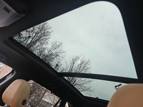 Used 2024 Volkswagen Atlas Cross Sport SEL R-Line image 10