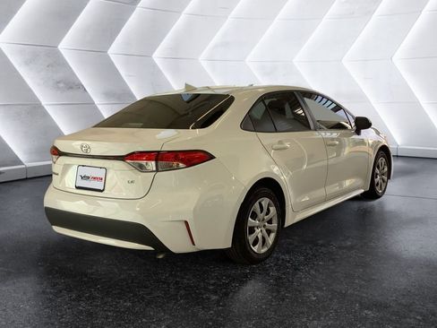 Used 2022 Toyota Corolla LE image 4