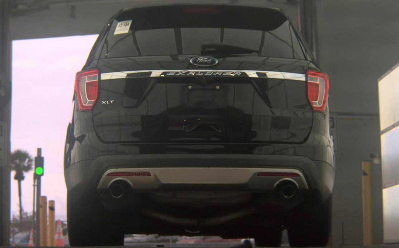 Used 2017 Ford Explorer XLT FWD image 7