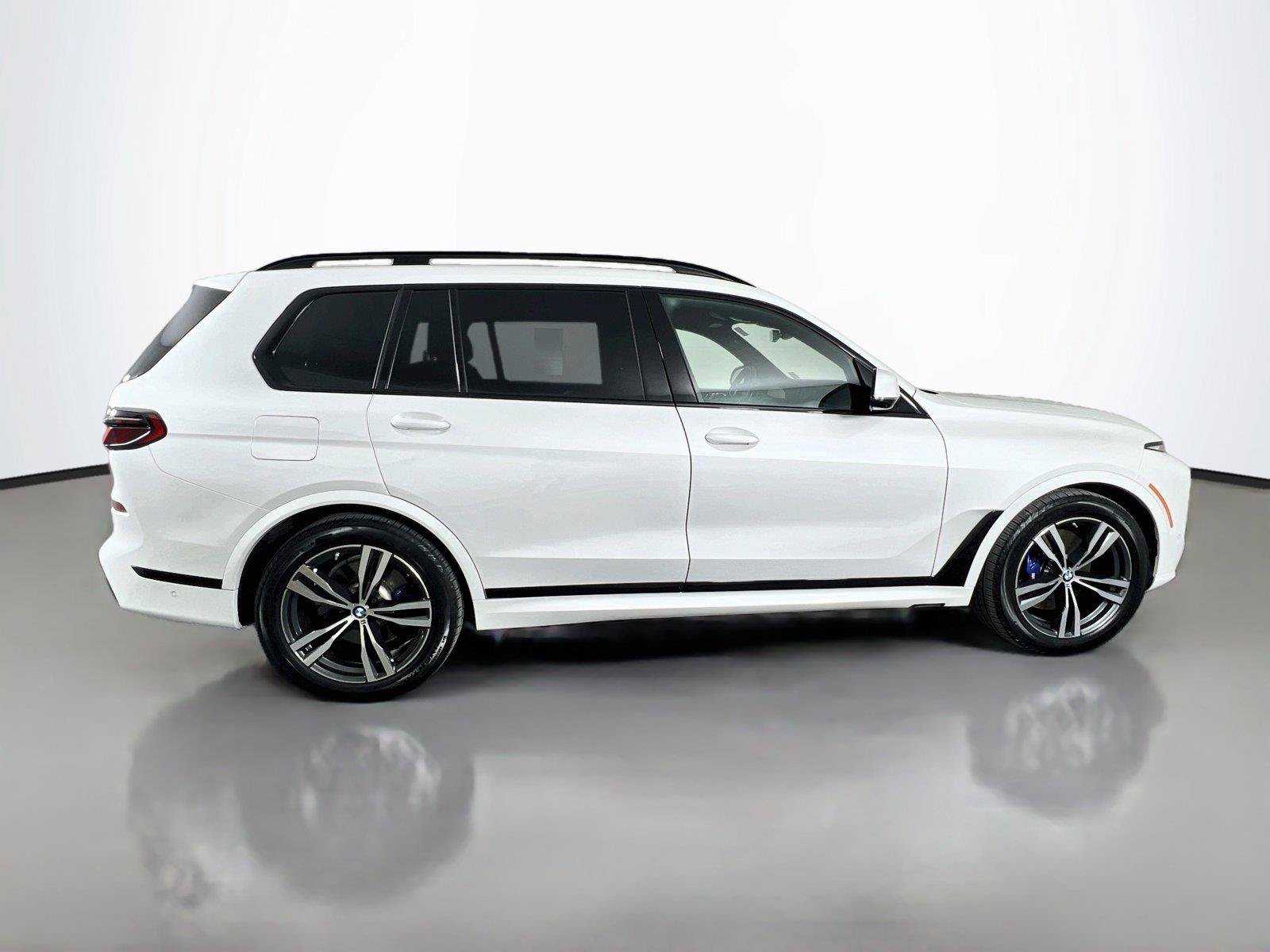 Used 2025 BMW X7 xDrive40i w/ M Sport Package AWD/4WD image 7