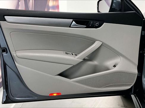 Used 2014 Volkswagen Passat TDI SE image 23