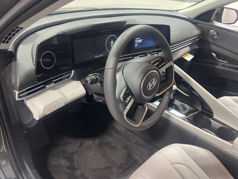 New 2025 Hyundai Elantra Limited image 9