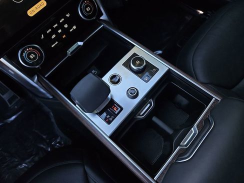 Used 2023 Land Rover Range Rover Long Wheelbase SE image 21