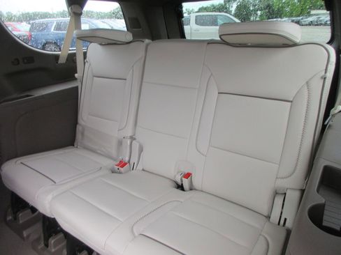New 2026 GMC Yukon XL Denali w/ Denali Reserve Package AWD/4WD image 13