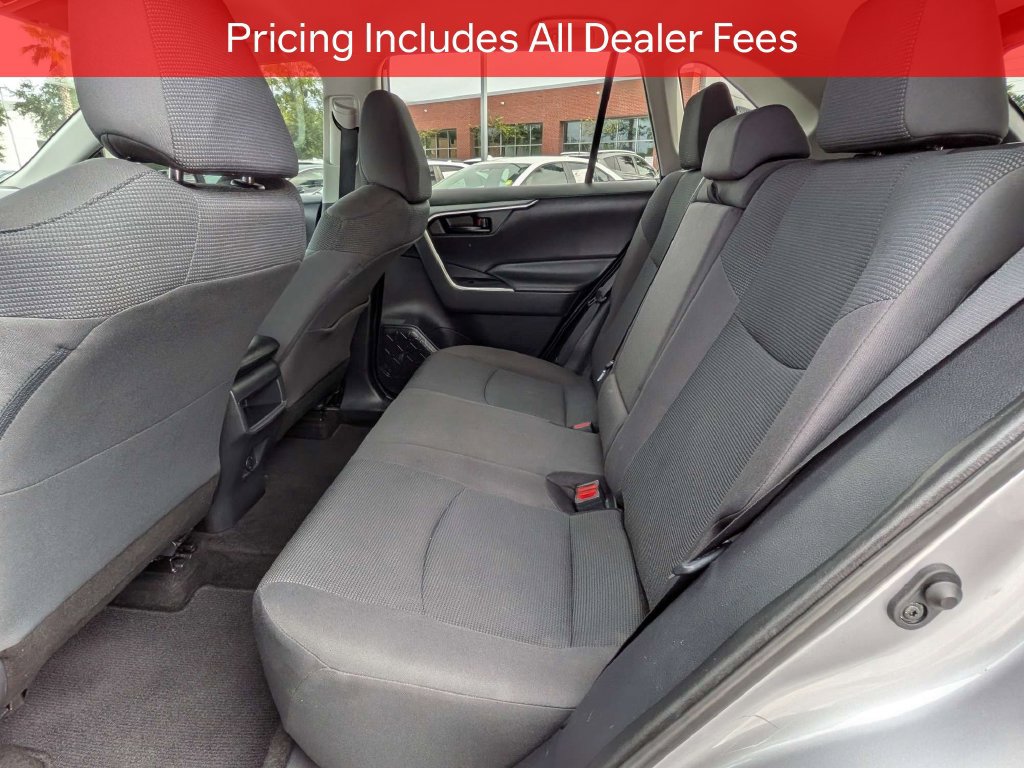 Used 2019 Toyota RAV4 LE FWD image 15