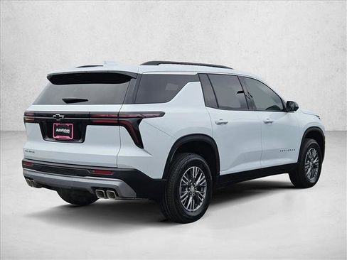 New 2026 Chevrolet Traverse LT image 2