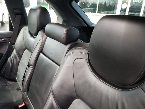 Used 2009 Porsche Cayenne Turbo S image 17