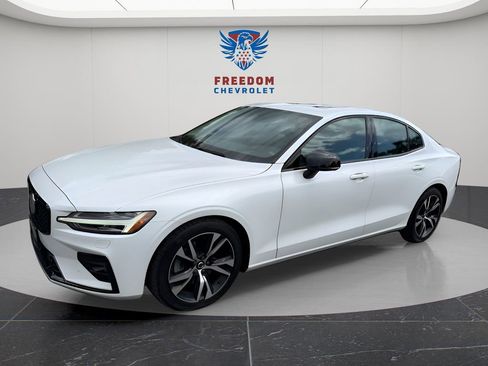 Used 2024 Volvo S60 B5 Core w/ Climate Package FWD image 2