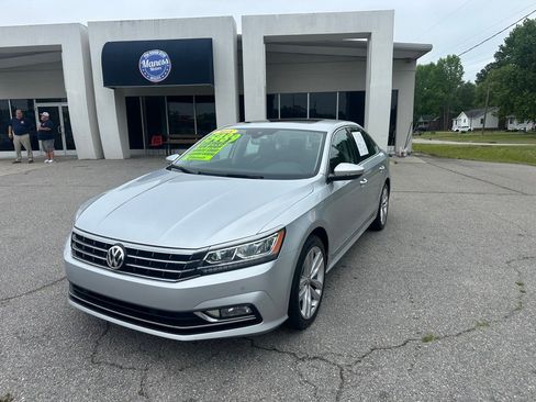Used 2018 Volkswagen Passat 3.6 SEL Premium FWD image 1
