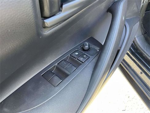 Used 2022 Toyota Corolla LE image 18