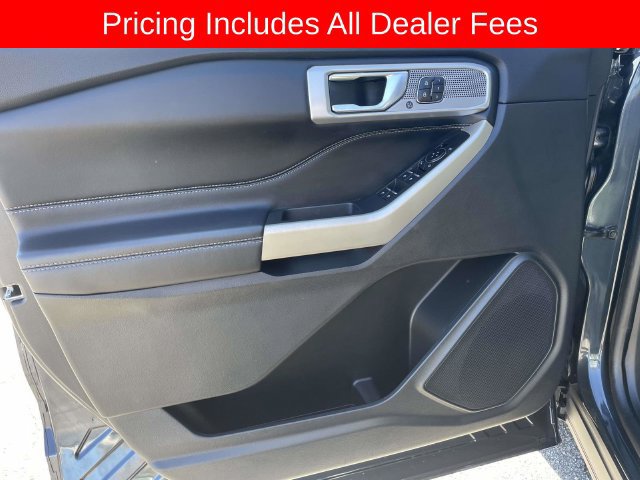 Used 2023 Ford Explorer Limited w/ Equipment Group 301A AWD/4WD image 18