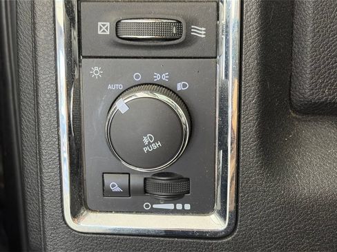 Used 2015 RAM 2500 Laramie w/ Black Appearance Group AWD/4WD image 24