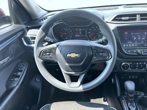 Used 2022 Chevrolet TrailBlazer LT w/ Sun and Liftgate Package AWD/4WD image 11