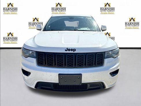 Used 2018 Jeep Grand Cherokee Altitude AWD/4WD image 11